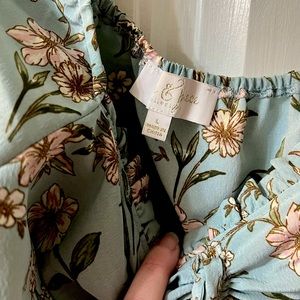 cropped flower blouse- pic#3 is not the shirt BUT looks & fits just like it!